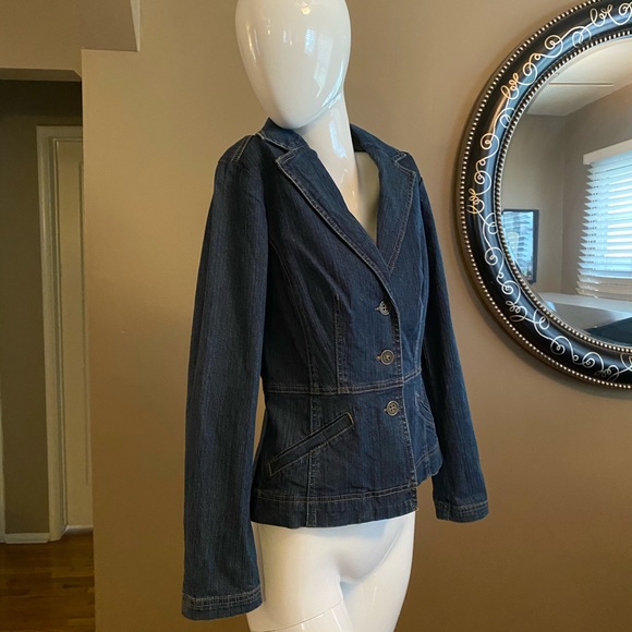 NWT Jean Jacket💙 - Picture 2 of 8